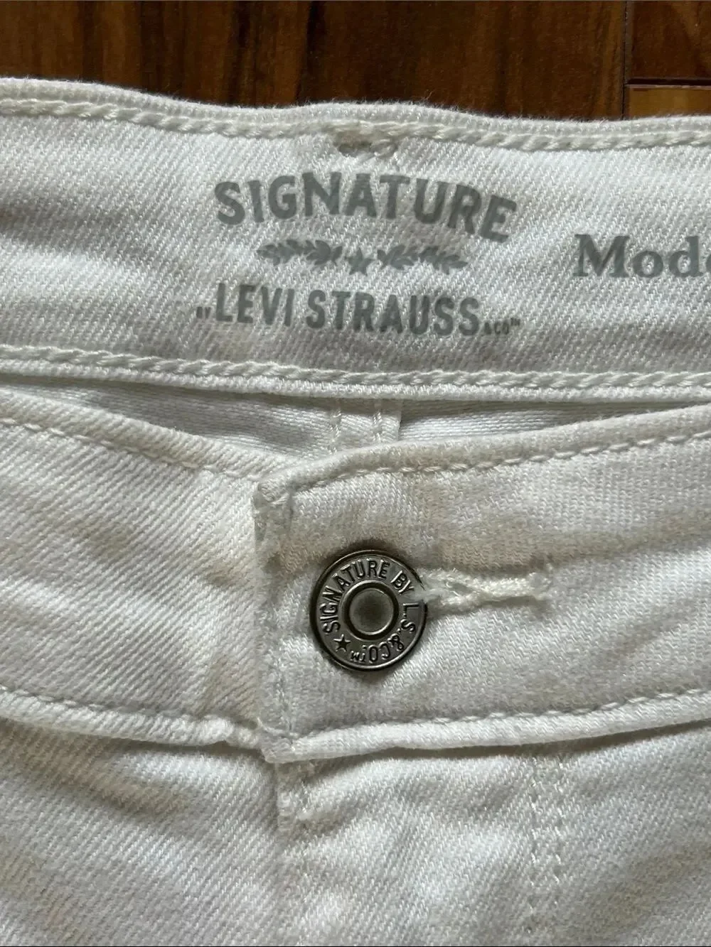 Signature by Levi Strauss Modern Skinny White Jean Shorts